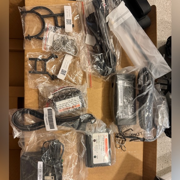 AWS DeepRacer Fully Autonomous 1/18th Scale Race Car for Developers - Picture 7 of 14